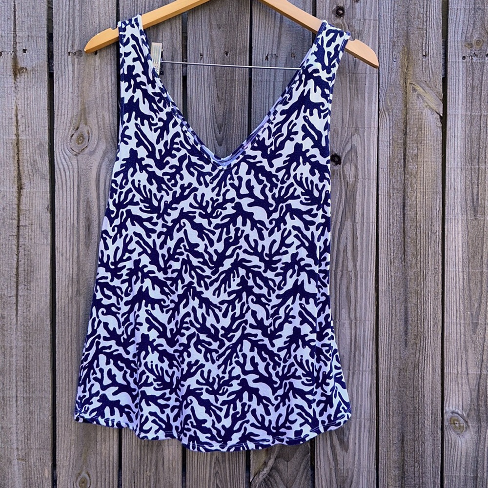 Gently Used Lilly Pulitzer Gigi Tank Top in Navy Treasure and White
